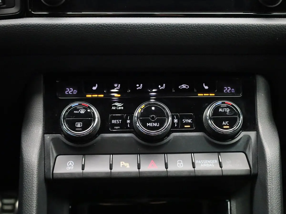 1.5 TSI Sportline Business | STOEL-STUURWIELVERWARMING | CAMERA | NAVIGATIE | SPORTSTOELEN