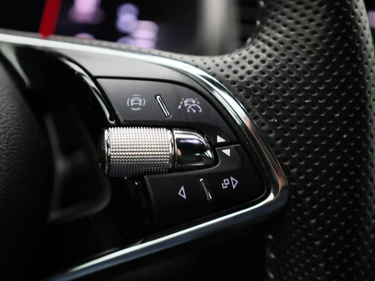 1.5 TSI Sportline Business | STOEL-STUURWIELVERWARMING | CAMERA | NAVIGATIE | SPORTSTOELEN
