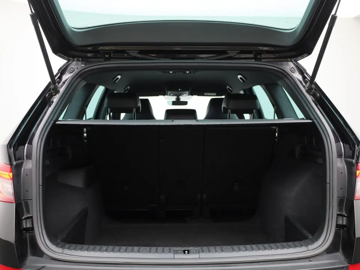 1.5 TSI Sportline Business | STOEL-STUURWIELVERWARMING | CAMERA | NAVIGATIE | SPORTSTOELEN