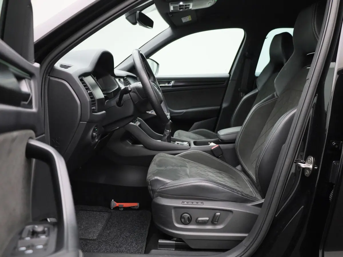 1.5 TSI Sportline Business | STOEL-STUURWIELVERWARMING | CAMERA | NAVIGATIE | SPORTSTOELEN