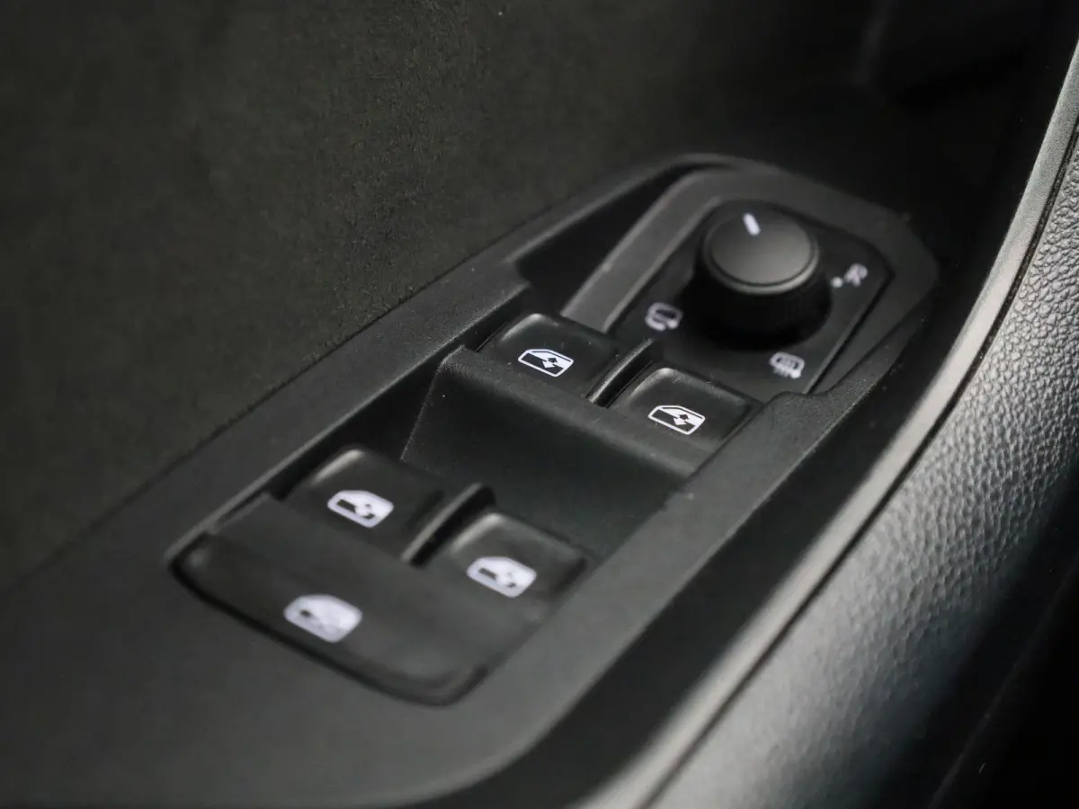 1.5 TSI Sportline Business | STOEL-STUURWIELVERWARMING | CAMERA | NAVIGATIE | SPORTSTOELEN