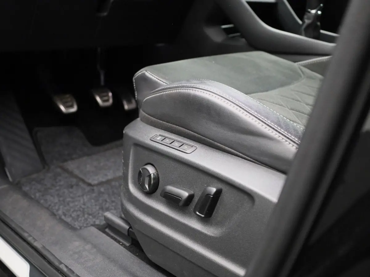 1.5 TSI Sportline Business | STOEL-STUURWIELVERWARMING | CAMERA | NAVIGATIE | SPORTSTOELEN