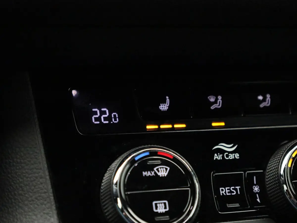 1.5 TSI Sportline Business | STOEL-STUURWIELVERWARMING | CAMERA | NAVIGATIE | SPORTSTOELEN