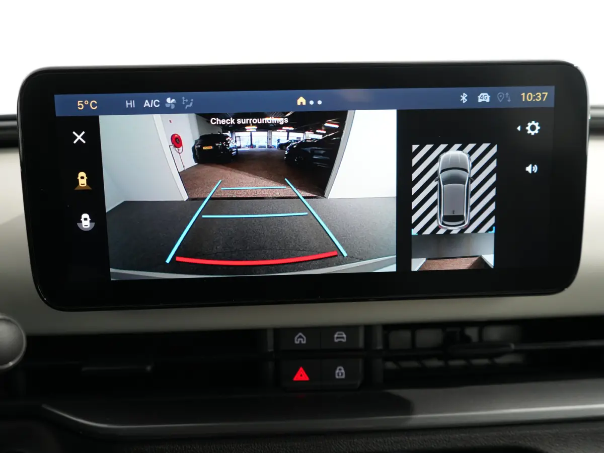 La Prima | 10,25" touchscreen radio met Bluetooth, DAB & USB | 18" lichtmetalen velgen Diamont Cut | Adaptieve cruise control met Intelligent Speed Assist