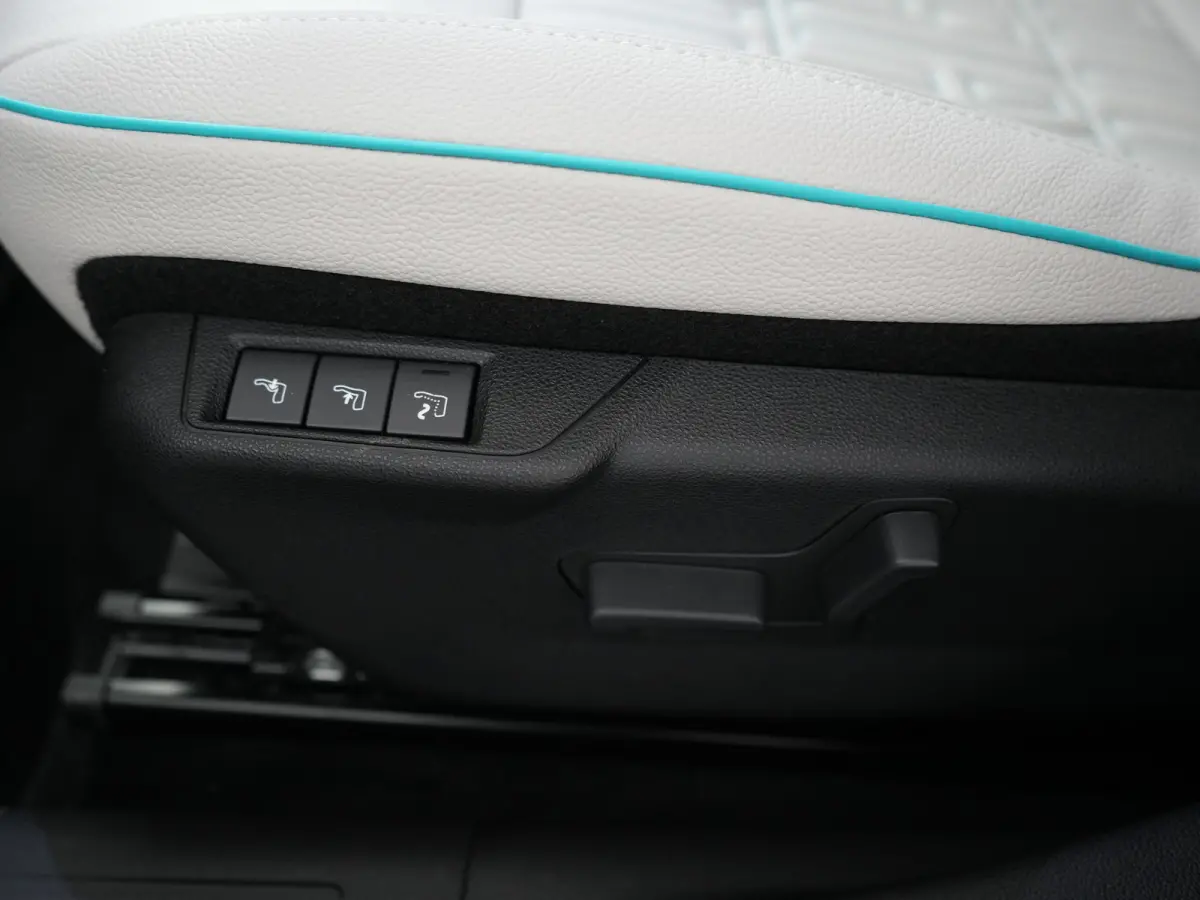 La Prima | 10,25" touchscreen radio met Bluetooth, DAB & USB | 18" lichtmetalen velgen Diamont Cut | Adaptieve cruise control met Intelligent Speed Assist