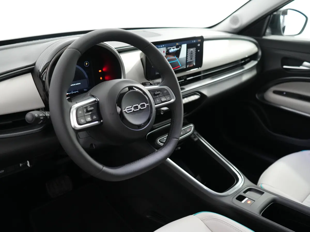 La Prima | 10,25" touchscreen radio met Bluetooth, DAB & USB | 18" lichtmetalen velgen Diamont Cut | Adaptieve cruise control met Intelligent Speed Assist