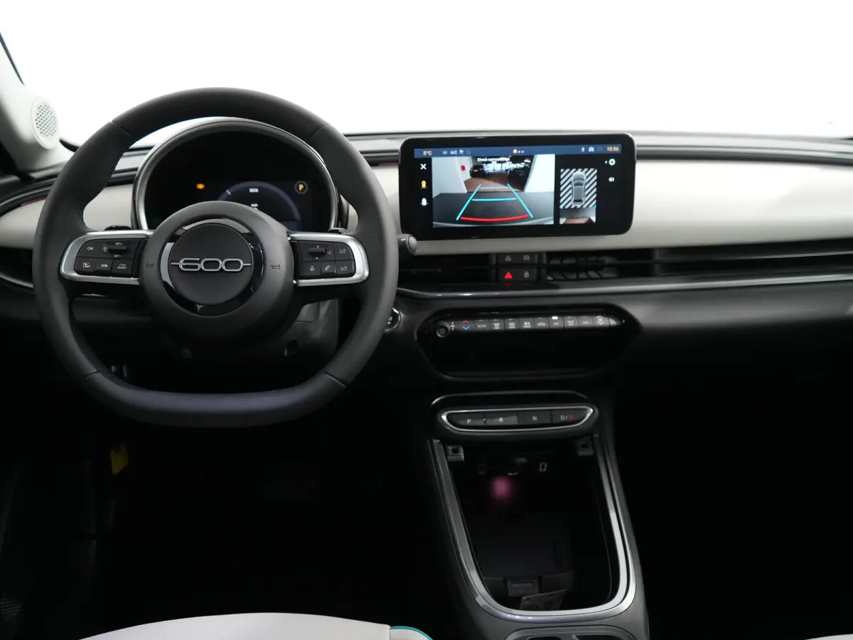 La Prima | 10,25" touchscreen radio met Bluetooth, DAB & USB | 18" lichtmetalen velgen Diamont Cut | Adaptieve cruise control met Intelligent Speed Assist