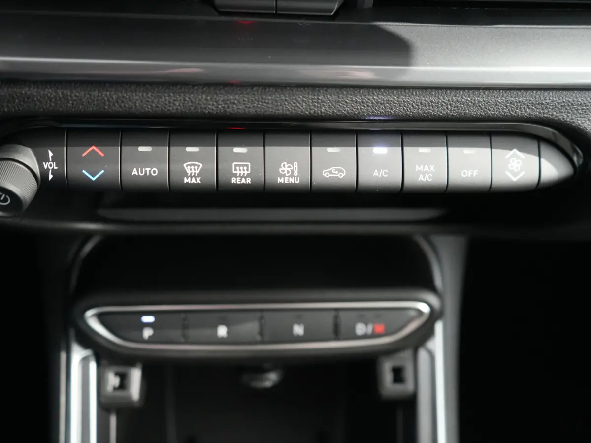 La Prima | 10,25" touchscreen radio met Bluetooth, DAB & USB | 18" lichtmetalen velgen Diamont Cut | Adaptieve cruise control met Intelligent Speed Assist
