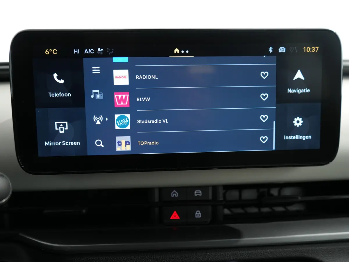 La Prima | 10,25" touchscreen radio met Bluetooth, DAB & USB | 18" lichtmetalen velgen Diamont Cut | Adaptieve cruise control met Intelligent Speed Assist