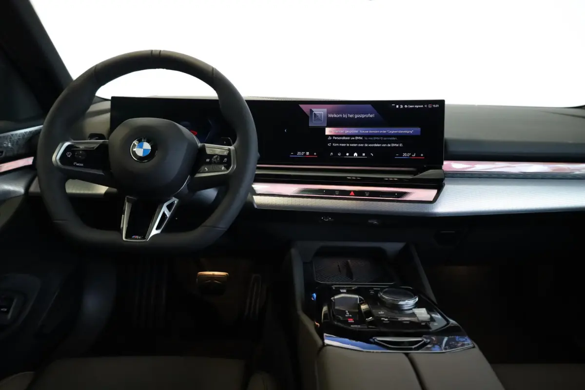520i M Sportpakket Pro | Comfort Pack | Travel Pack | Innovation Pack | Trekhaak | Bowers & Wilkins | Panoramadak | Showroom Selection