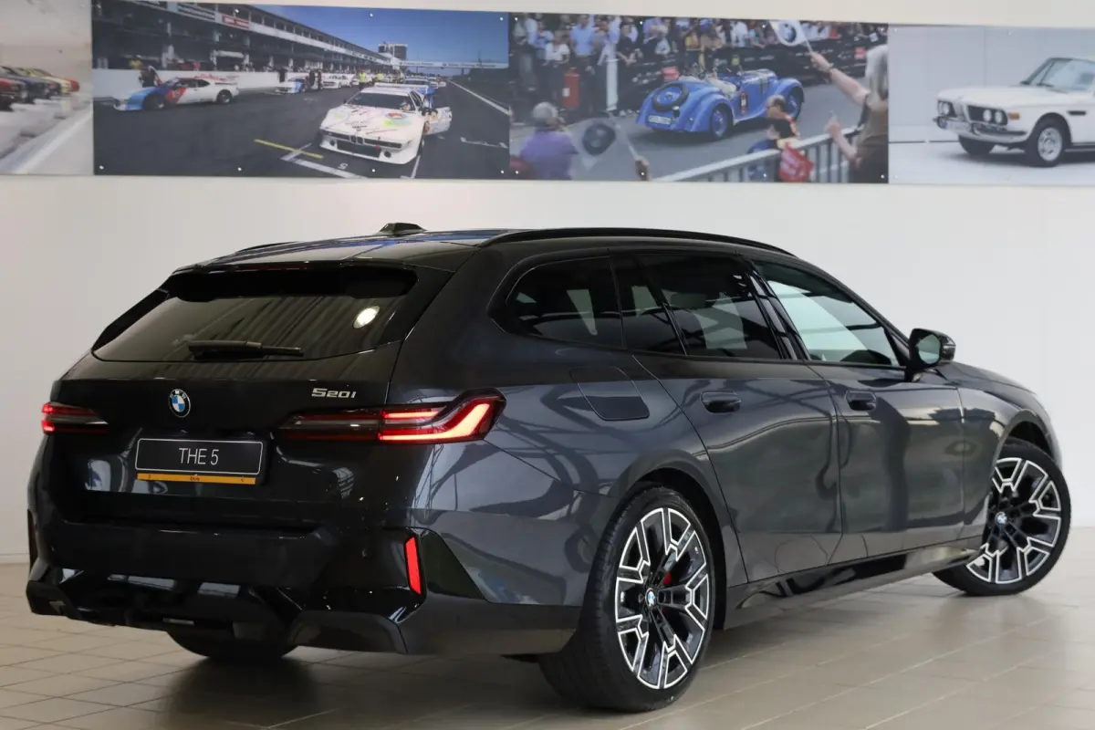 520i M Sportpakket Pro | Comfort Pack | Travel Pack | Innovation Pack | Trekhaak | Bowers & Wilkins | Panoramadak | Showroom Selection
