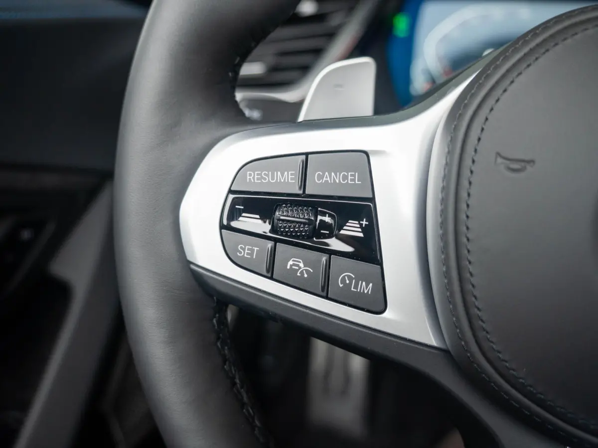 sDrive30i Business Edition Plus | Active Cruise Control | High Executive