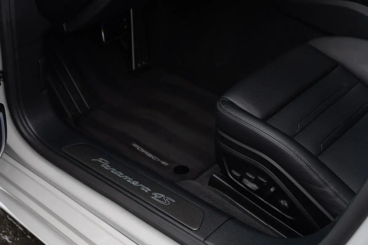 2.9 4S E-Hybrid 560PK|Org NL|1e Eig|Krijt|Sport Design|Panoramadak|Bose|Soft Close|Ambiente|Dealer Onderhouden