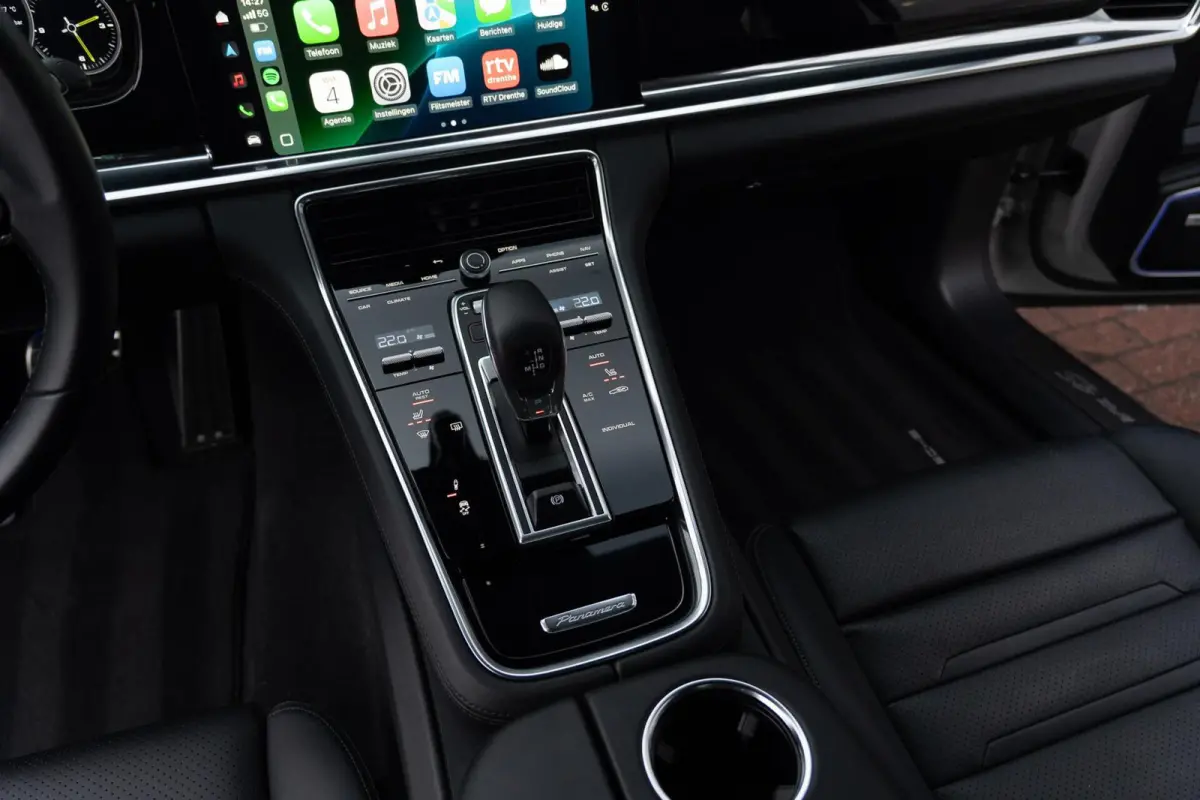 2.9 4S E-Hybrid 560PK|Org NL|1e Eig|Krijt|Sport Design|Panoramadak|Bose|Soft Close|Ambiente|Dealer Onderhouden