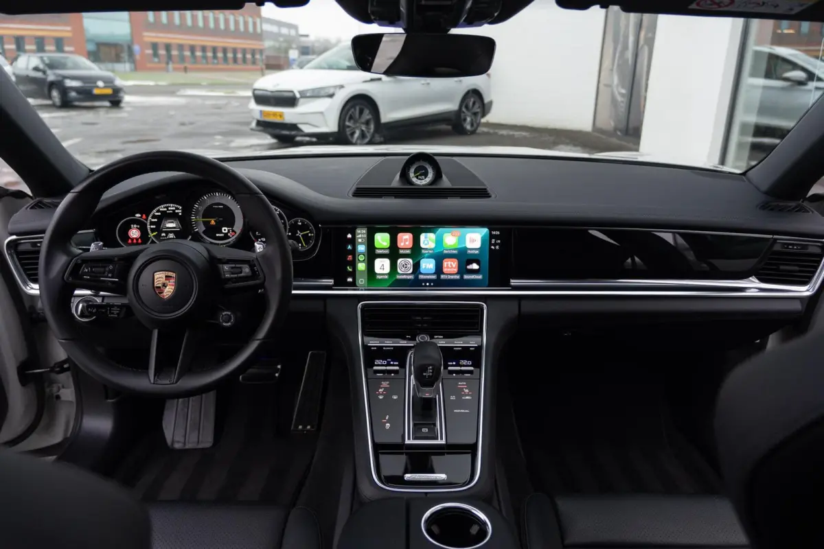 2.9 4S E-Hybrid 560PK|Org NL|1e Eig|Krijt|Sport Design|Panoramadak|Bose|Soft Close|Ambiente|Dealer Onderhouden