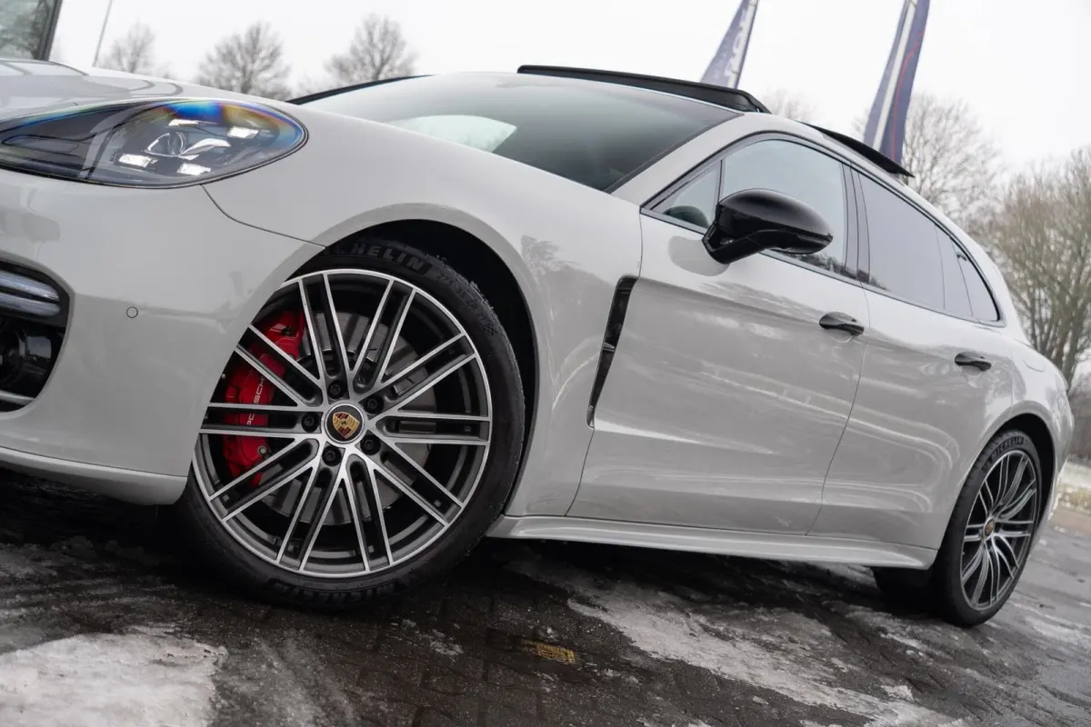 2.9 4S E-Hybrid 560PK|Org NL|1e Eig|Krijt|Sport Design|Panoramadak|Bose|Soft Close|Ambiente|Dealer Onderhouden