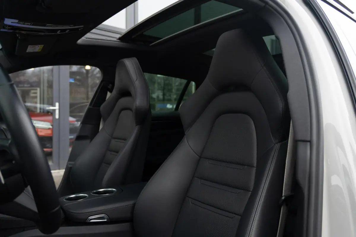 2.9 4S E-Hybrid 560PK|Org NL|1e Eig|Krijt|Sport Design|Panoramadak|Bose|Soft Close|Ambiente|Dealer Onderhouden