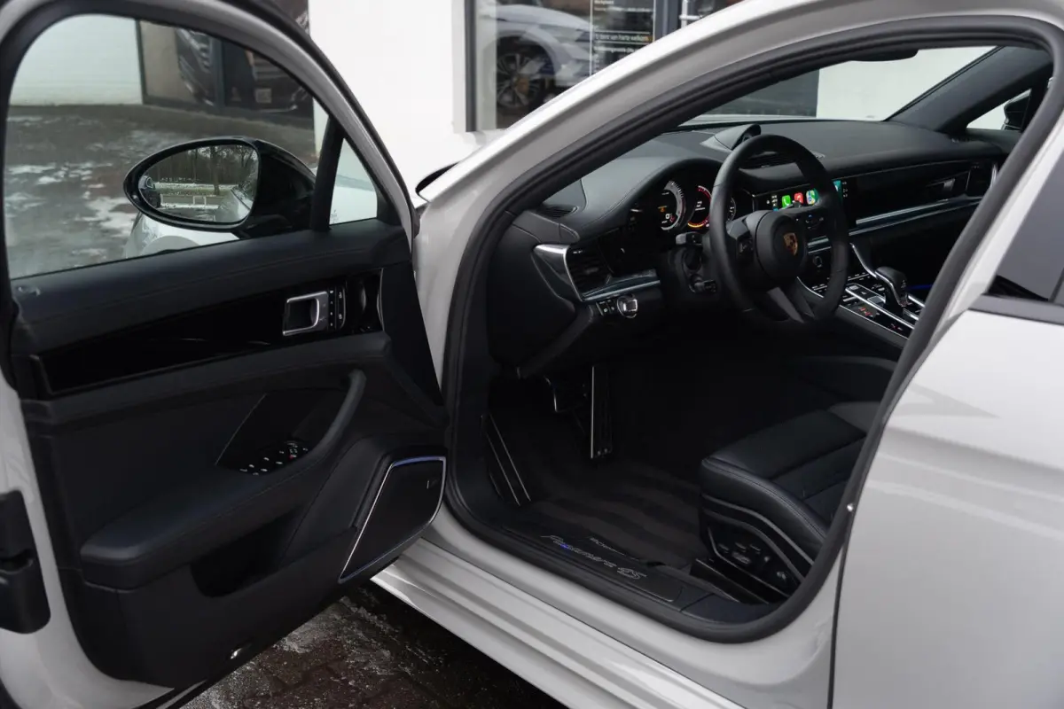 2.9 4S E-Hybrid 560PK|Org NL|1e Eig|Krijt|Sport Design|Panoramadak|Bose|Soft Close|Ambiente|Dealer Onderhouden