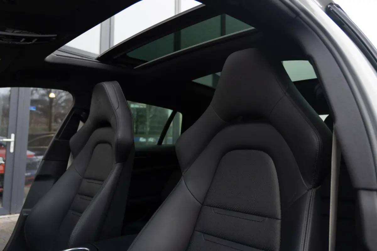 2.9 4S E-Hybrid 560PK|Org NL|1e Eig|Krijt|Sport Design|Panoramadak|Bose|Soft Close|Ambiente|Dealer Onderhouden