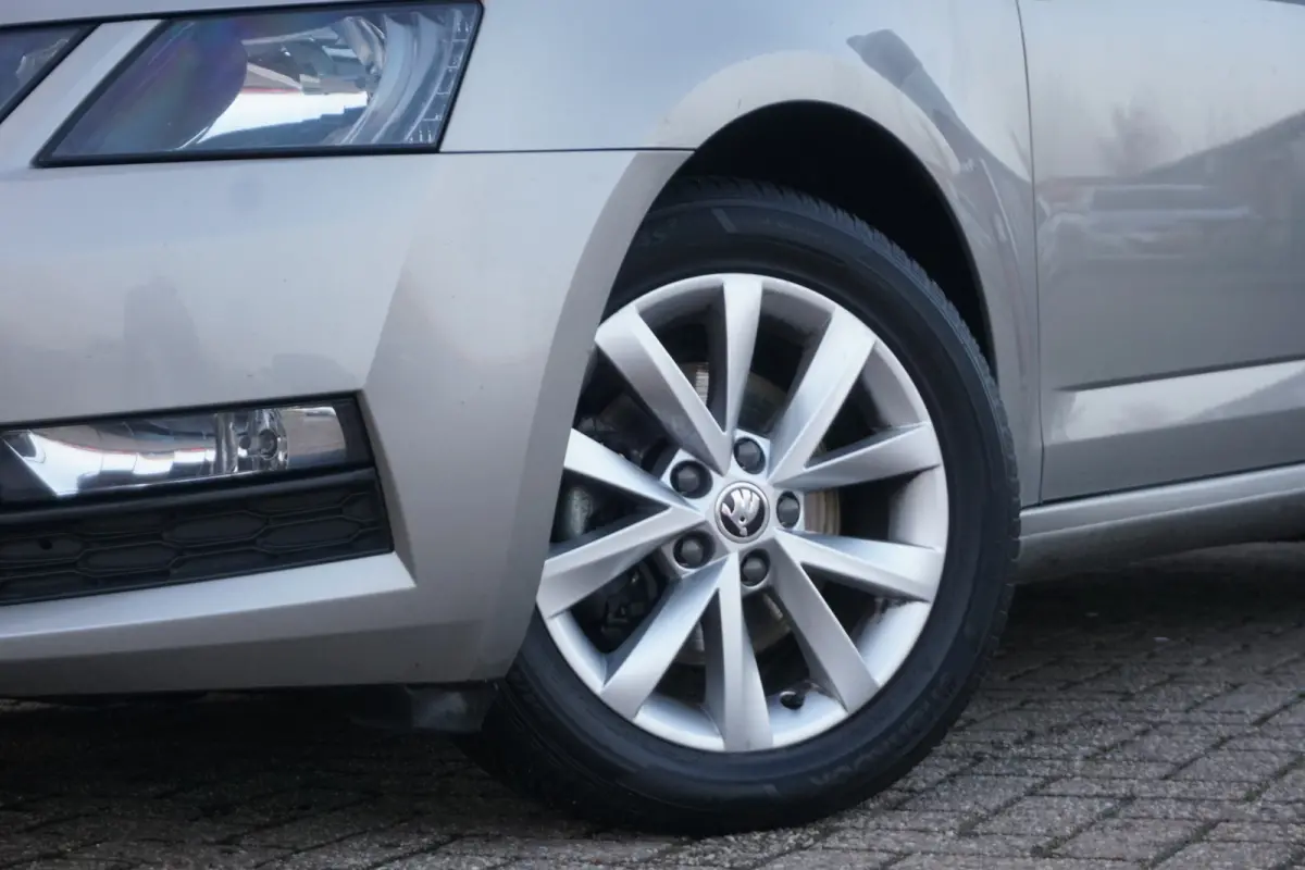 1.0 TSI Greentech Ambition Business | TREKHAAK | ECC | CARPLAY | NAVI |