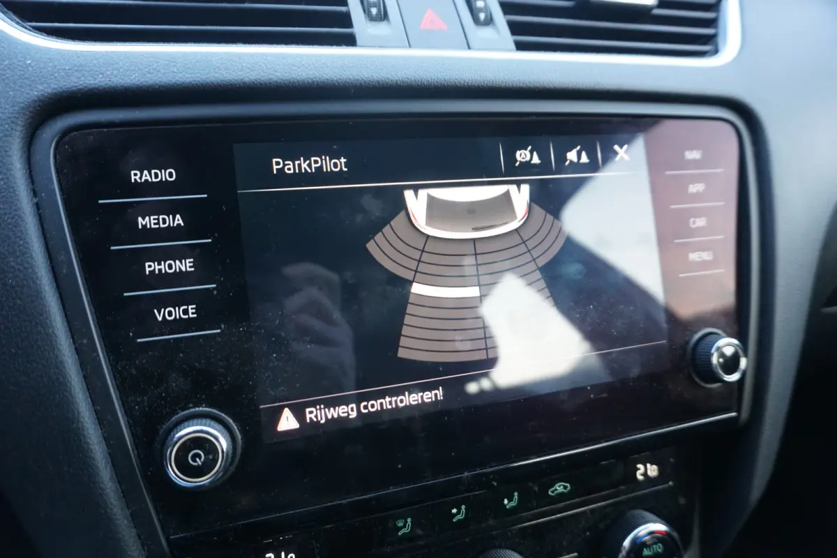 1.0 TSI Greentech Ambition Business | TREKHAAK | ECC | CARPLAY | NAVI |