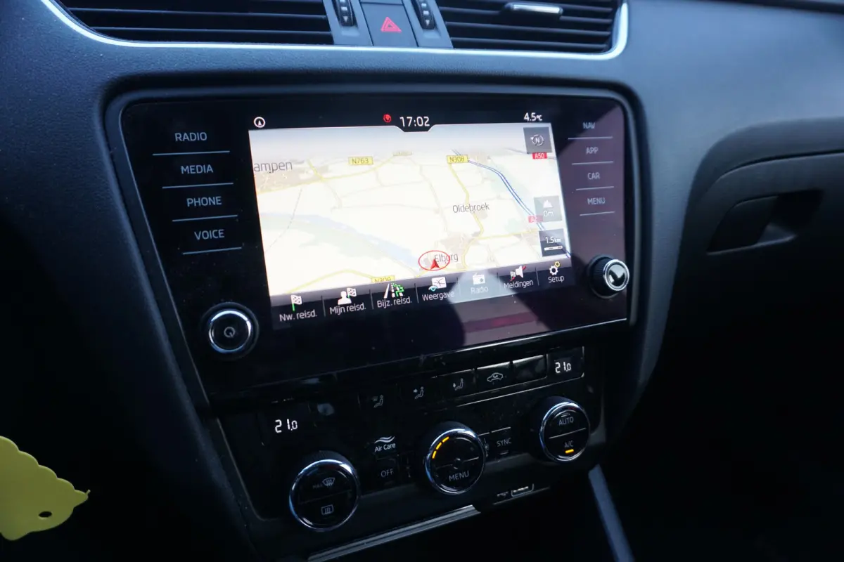 1.0 TSI Greentech Ambition Business | TREKHAAK | ECC | CARPLAY | NAVI |