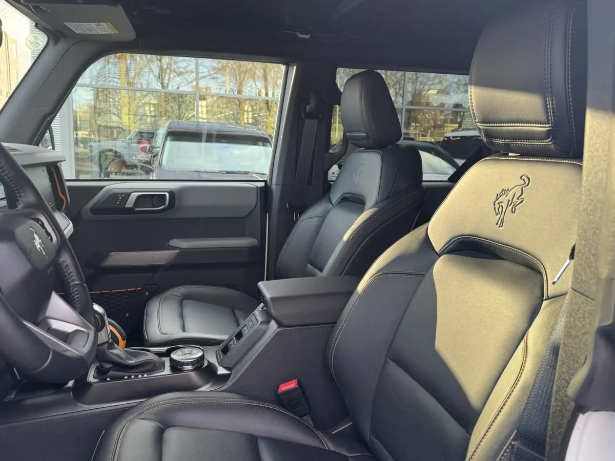 AWD 2.7L V6 BADLANDS