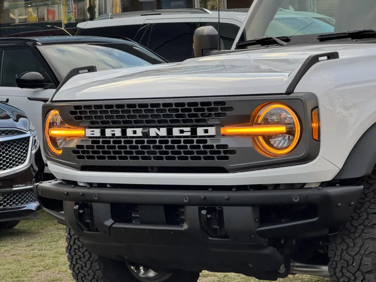 AWD 2.7L V6 BADLANDS
