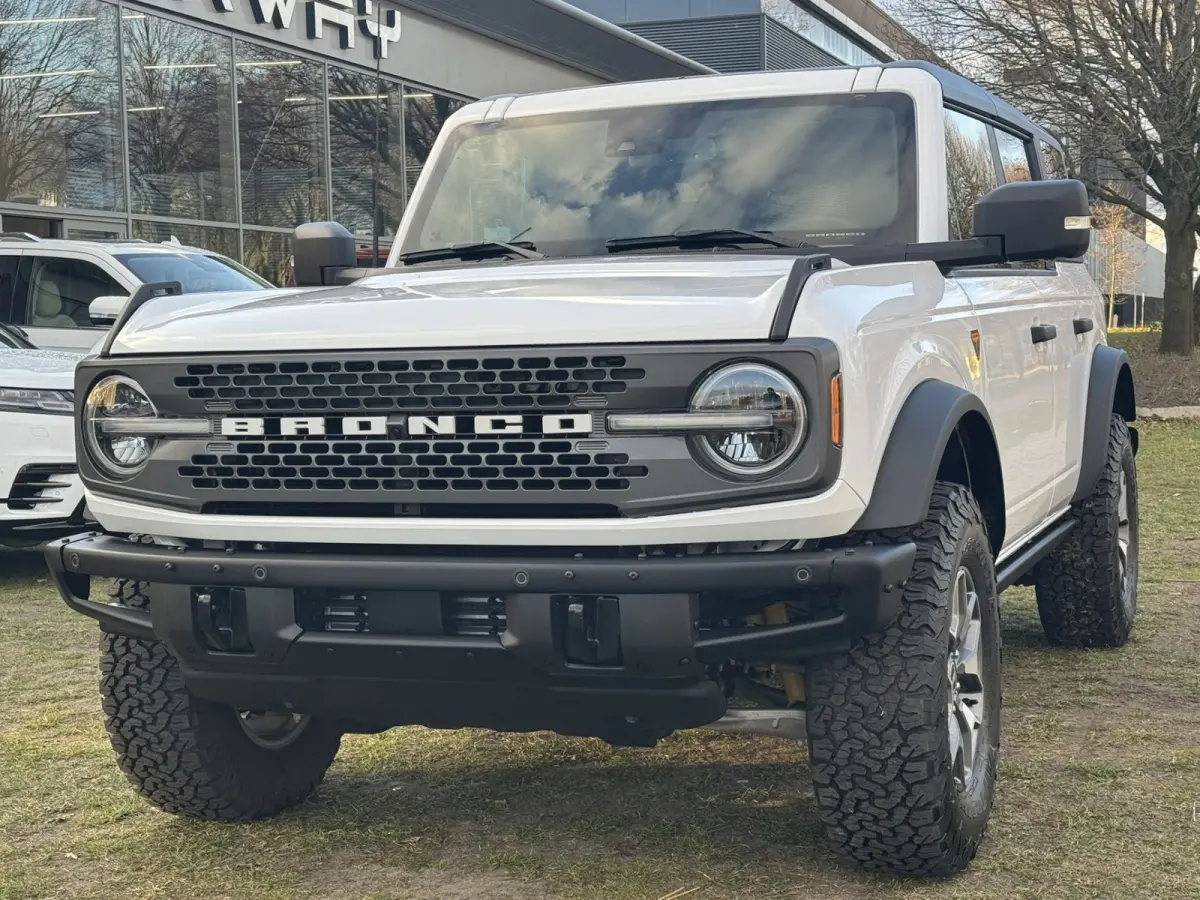 AWD 2.7L V6 BADLANDS