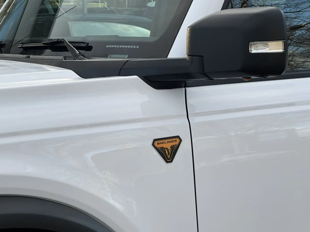 AWD 2.7L V6 BADLANDS
