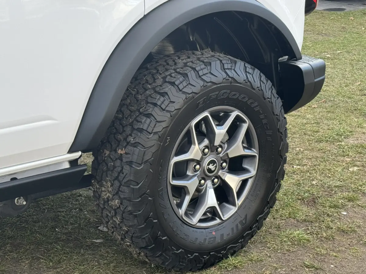 AWD 2.7L V6 BADLANDS