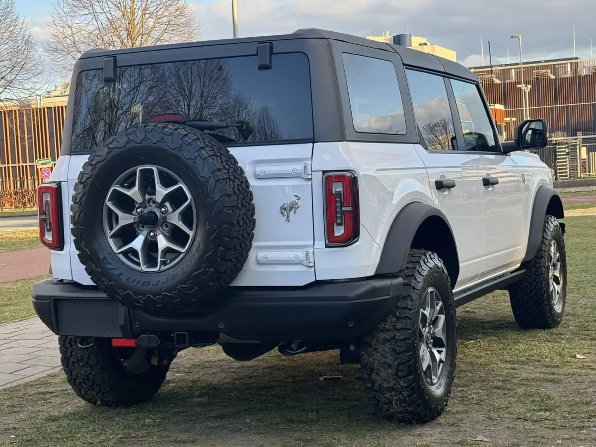 AWD 2.7L V6 BADLANDS
