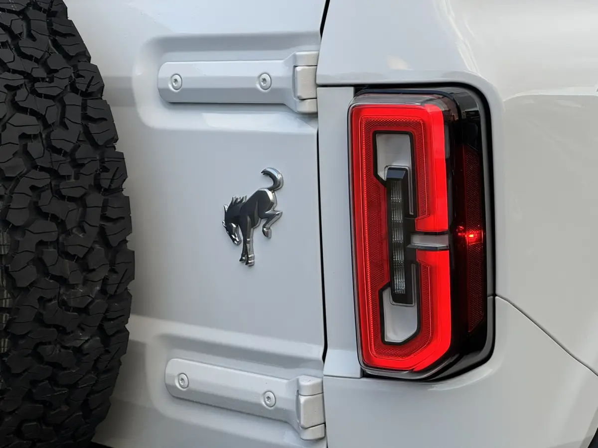 AWD 2.7L V6 BADLANDS