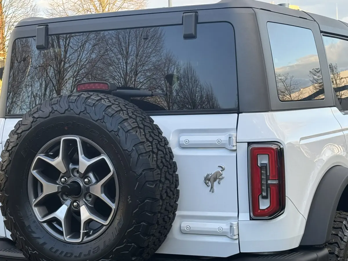 AWD 2.7L V6 BADLANDS