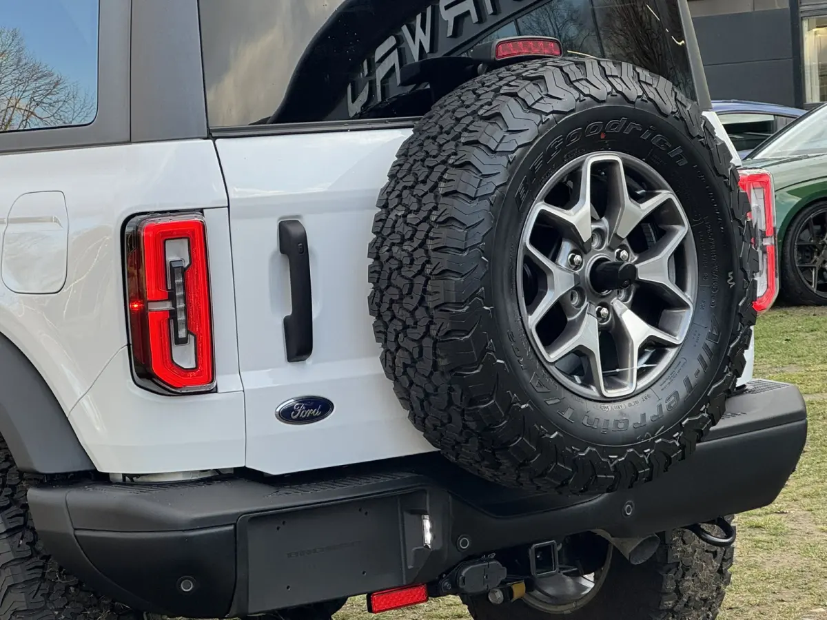 AWD 2.7L V6 BADLANDS