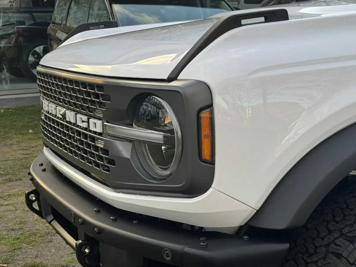 AWD 2.7L V6 BADLANDS