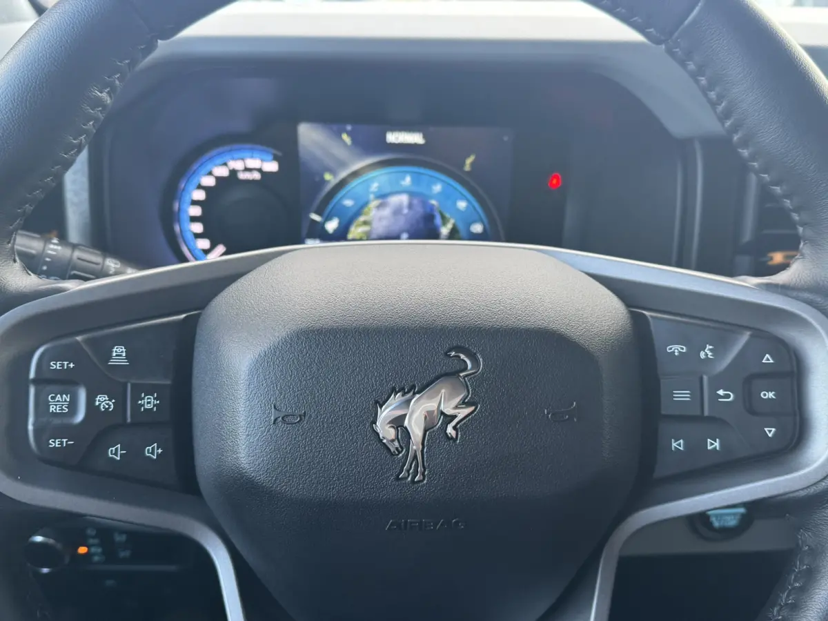 AWD 2.7L V6 BADLANDS