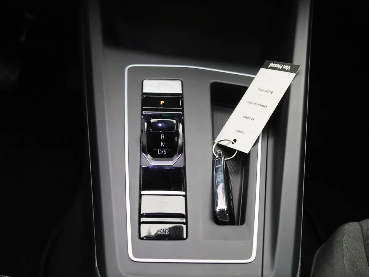 1.5 eHybrid Life Edition SoH 100% | Navigatie | Airco | Parkeersensoren | Camera | Cruise control | 18 Inch Velgen |