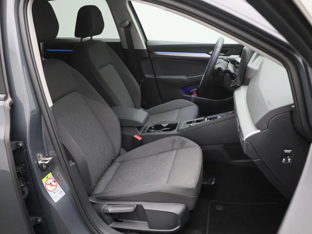 1.5 eHybrid Life Edition SoH 100% | Navigatie | Airco | Parkeersensoren | Camera | Cruise control | 18 Inch Velgen |