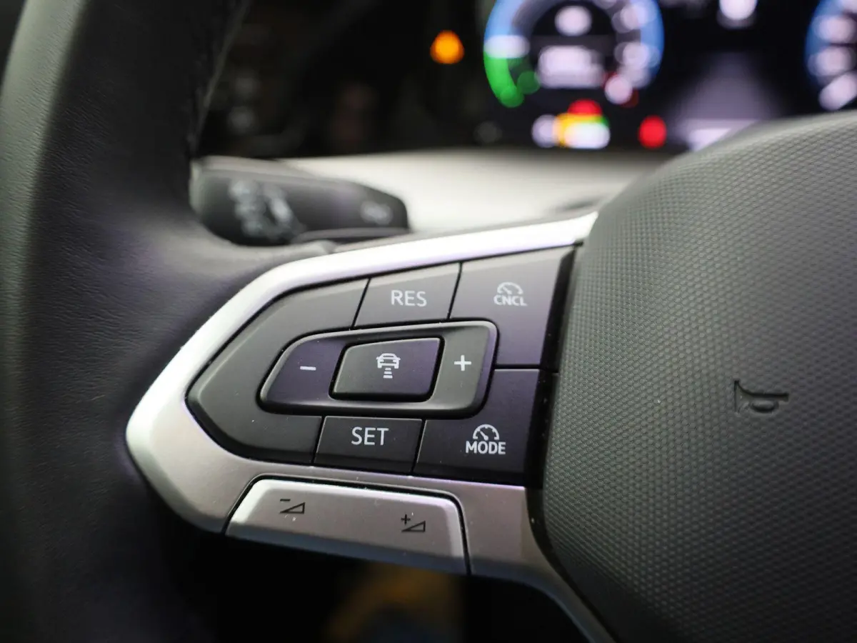 1.5 eHybrid Life Edition SoH 100% | Navigatie | Airco | Parkeersensoren | Camera | Cruise control | 18 Inch Velgen |