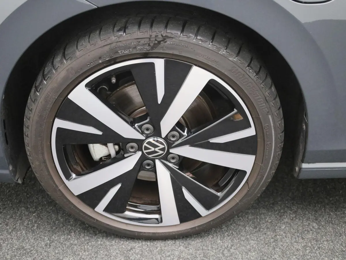 1.5 eHybrid Life Edition SoH 100% | Navigatie | Airco | Parkeersensoren | Camera | Cruise control | 18 Inch Velgen |