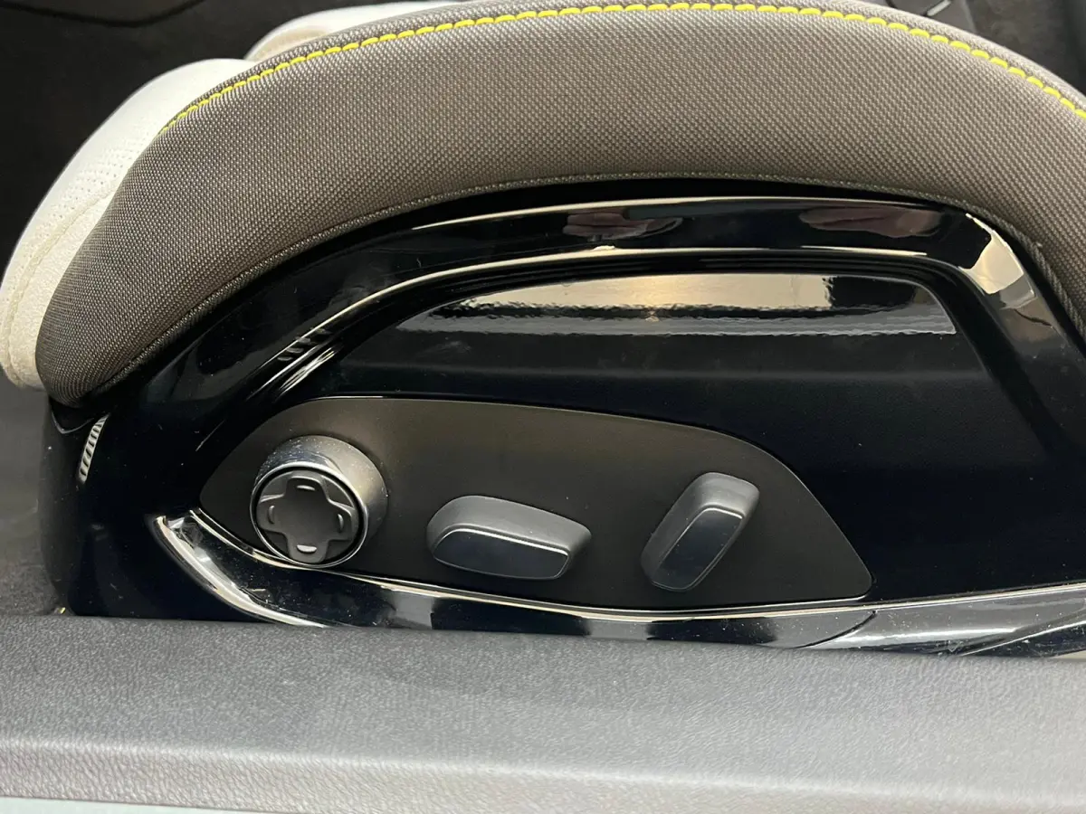 C8.R Carbon Pack