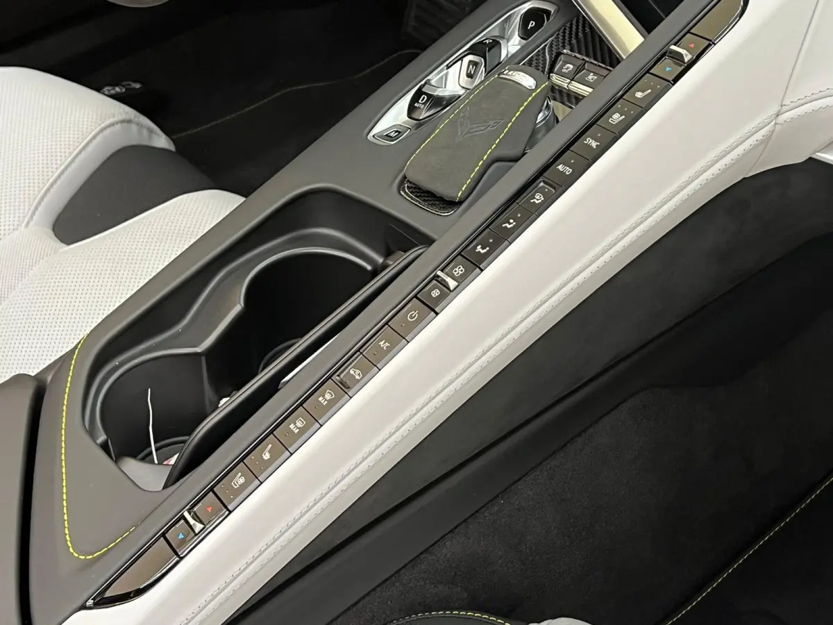 C8.R Carbon Pack