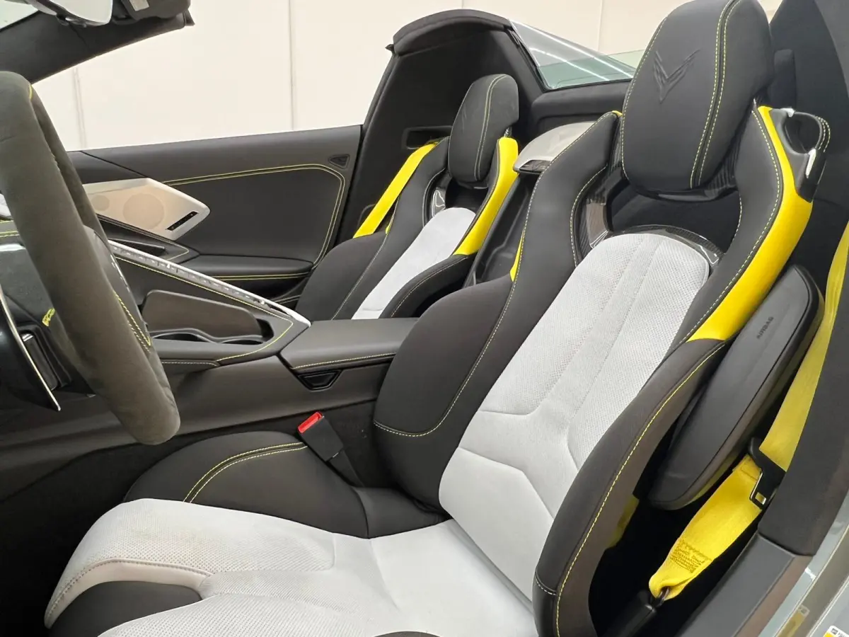 C8.R Carbon Pack
