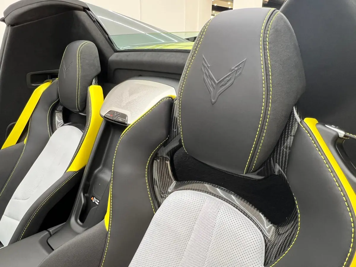 C8.R Carbon Pack