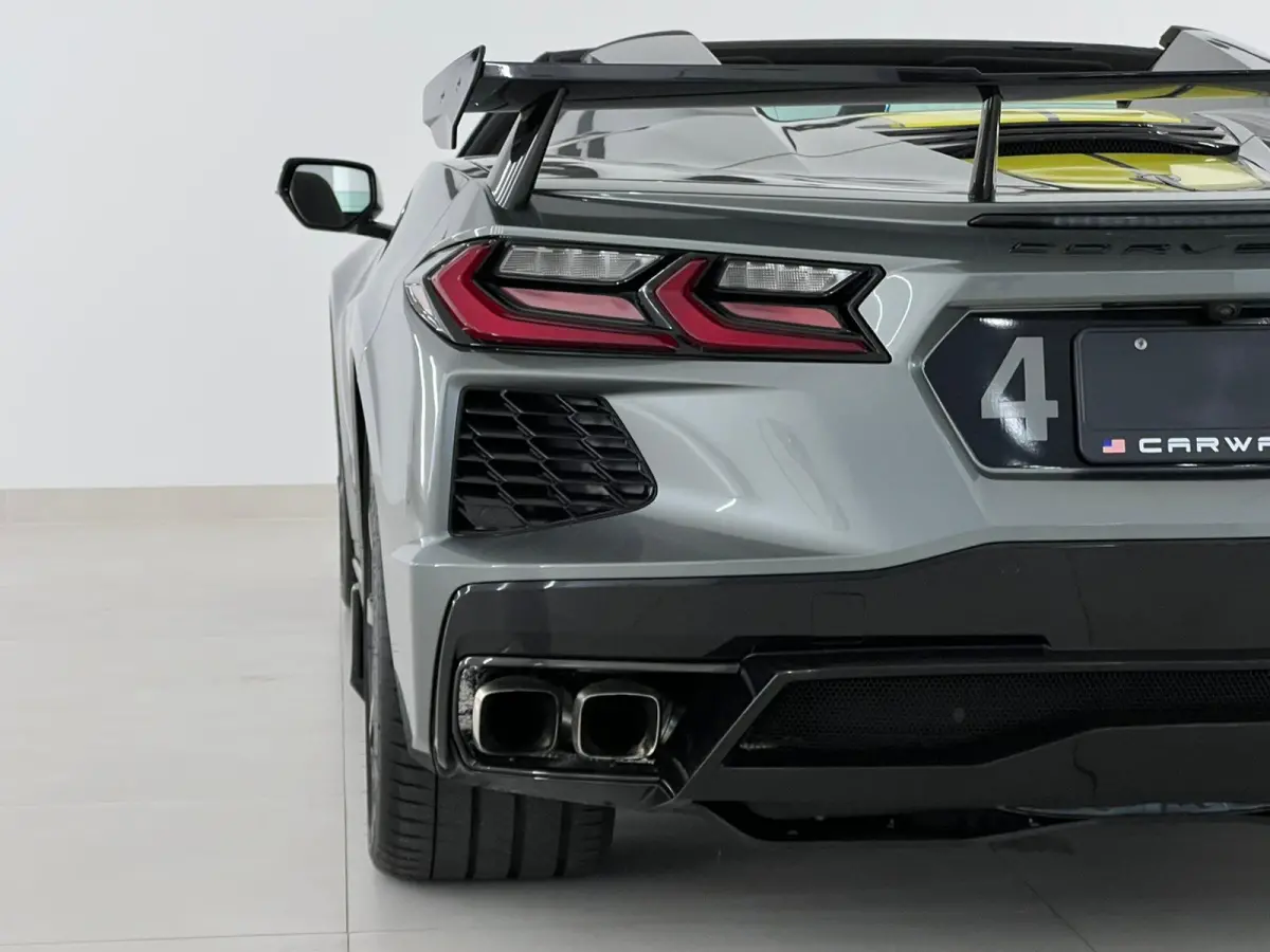 C8.R Carbon Pack