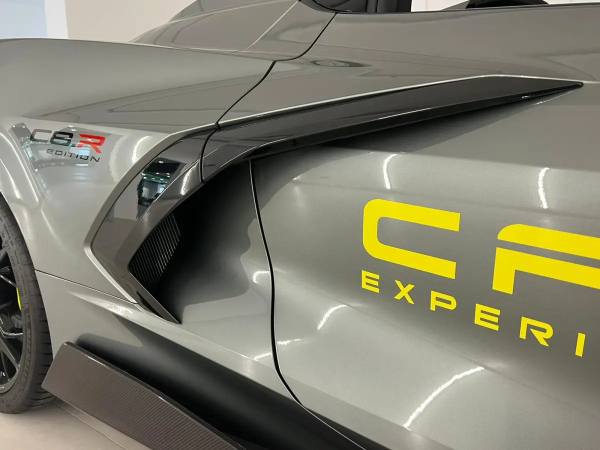 C8.R Carbon Pack