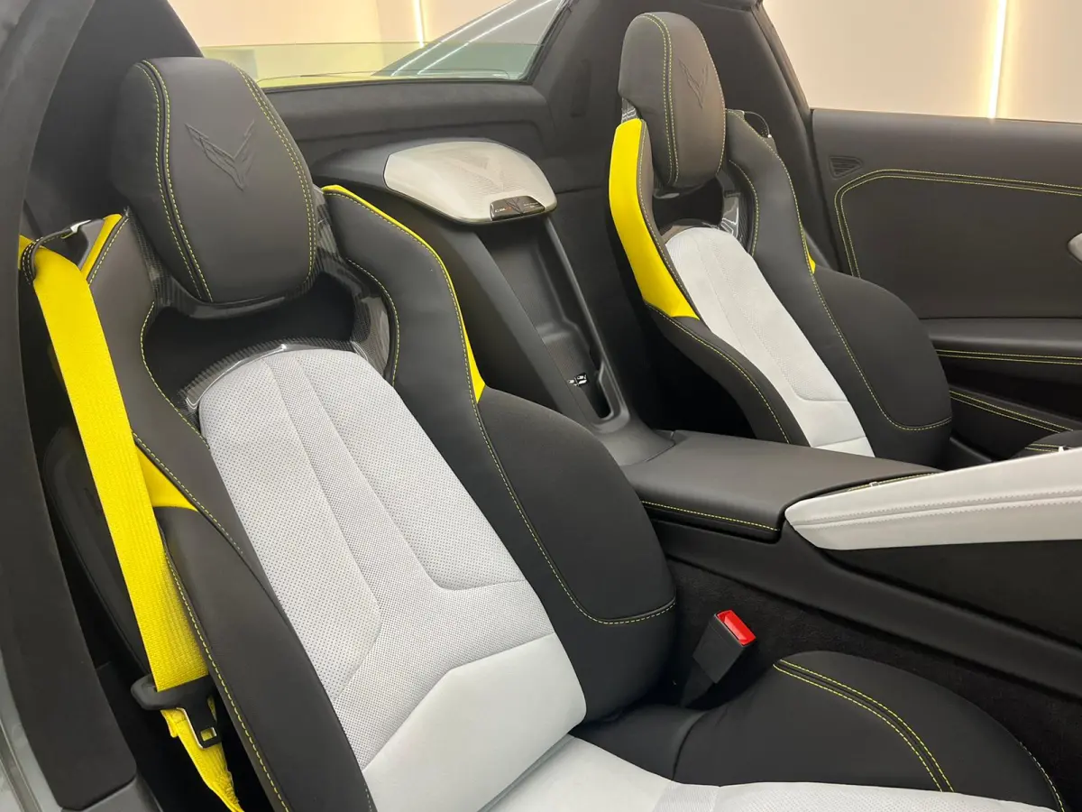 C8.R Carbon Pack