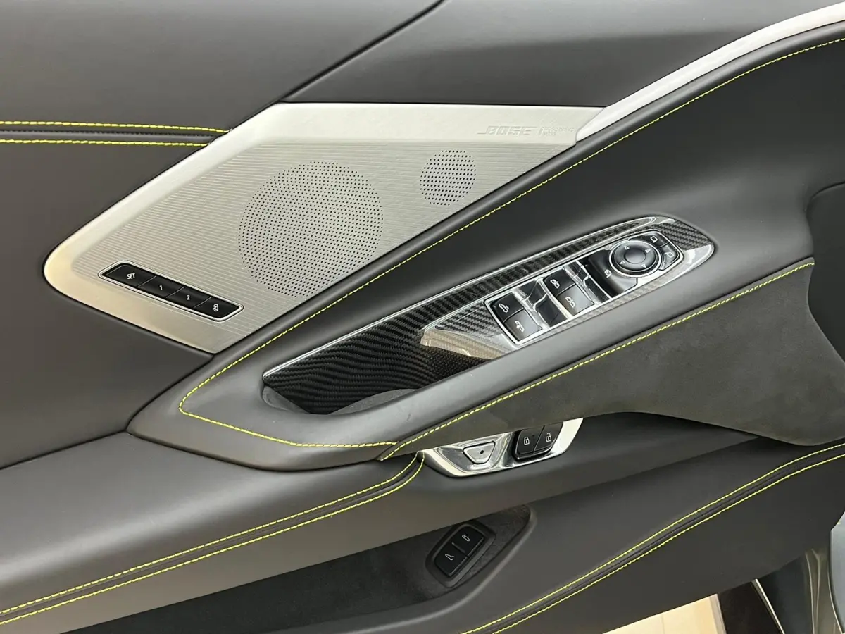 C8.R Carbon Pack