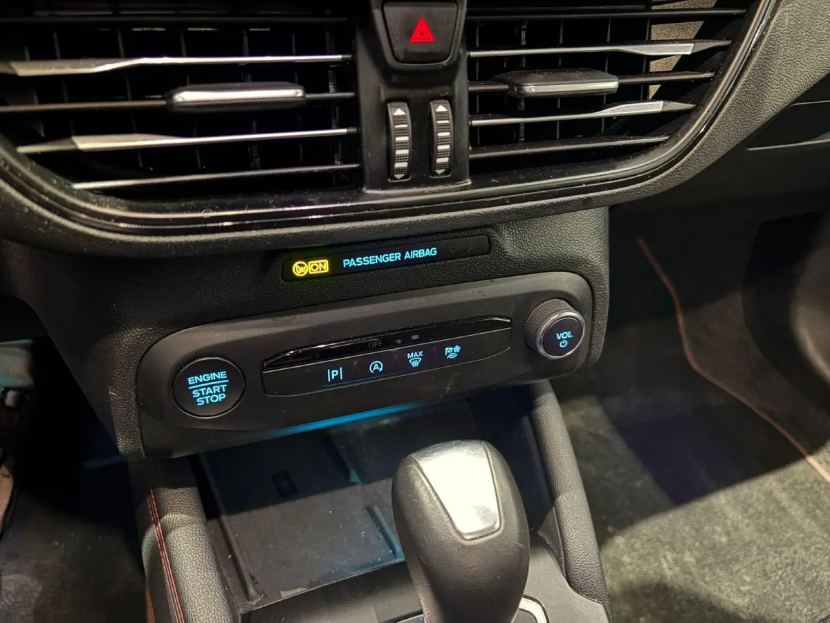 1.0 EcoBoost Hybrid ST Line X | TREKHAAK | ADAPTIVE CRUISE CONTROL | WINTER PAKKET | NAVIGATIE | ACHTERRUITRIJCAMERA | BANG & OLAFSUN |